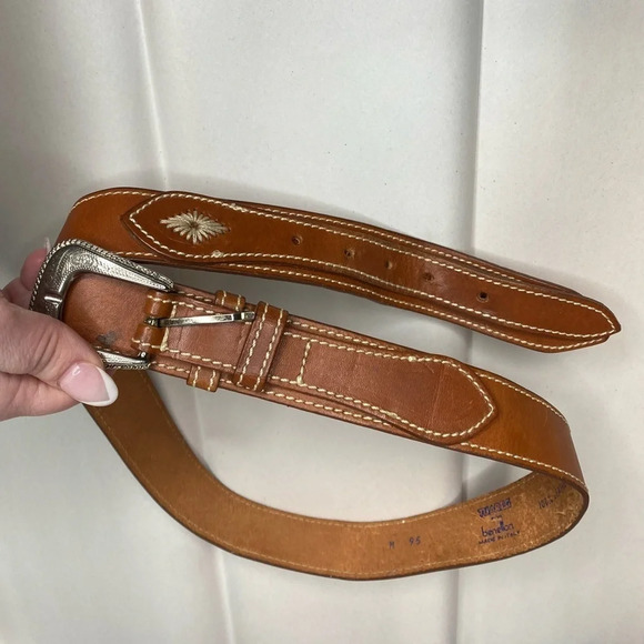 TUAREG‎ FOR BENNETON Vintage Italian 100% Leather Western Style Brown Belt - Picture 1 of 9